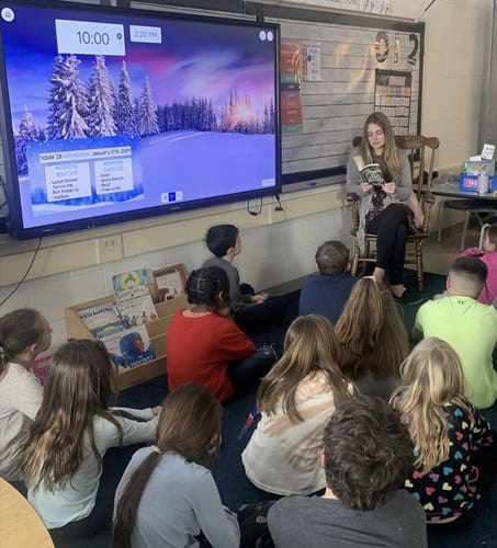 Emma Barnett teaching 3rd grade
